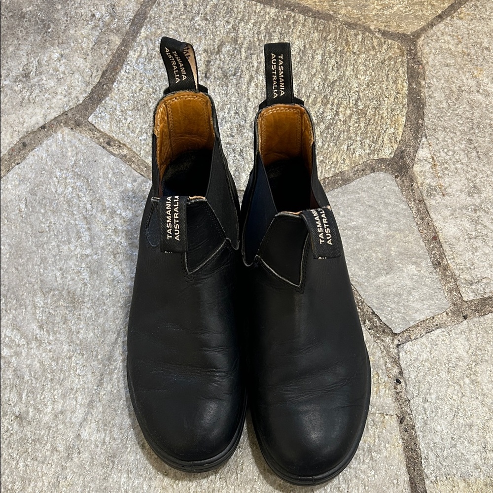 Blundstone Men's Classic Black Leather Boots, gently used, great shape.